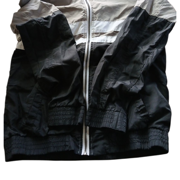 Zine Clothing Black and Gray‎ Hooded Windbreaker - Picture 6 of 7